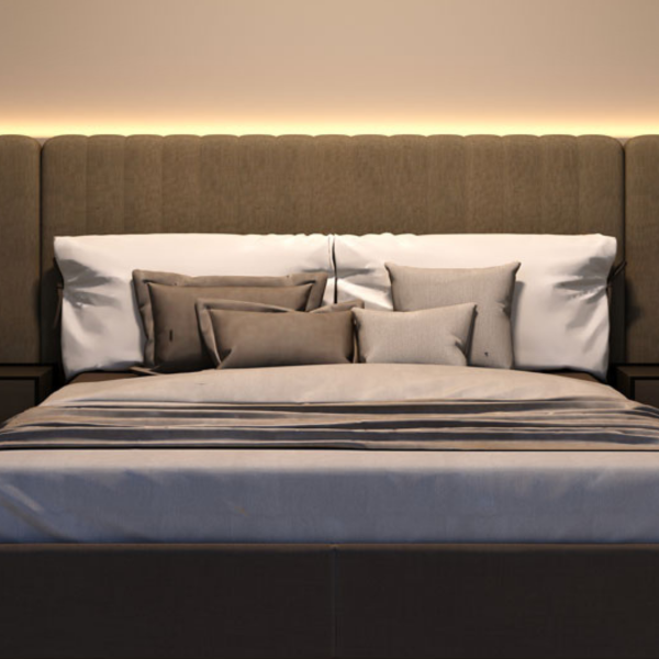 imagem de uma cama de casal com uma fita led brilhante na cabeceira