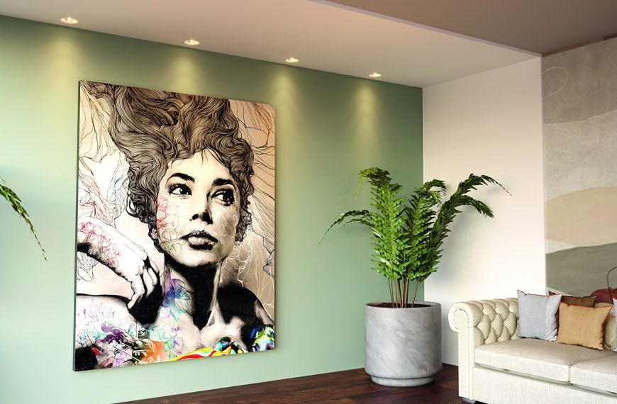sala colorida com com embutidos, iluminação perfeita para a obra de arte na parede