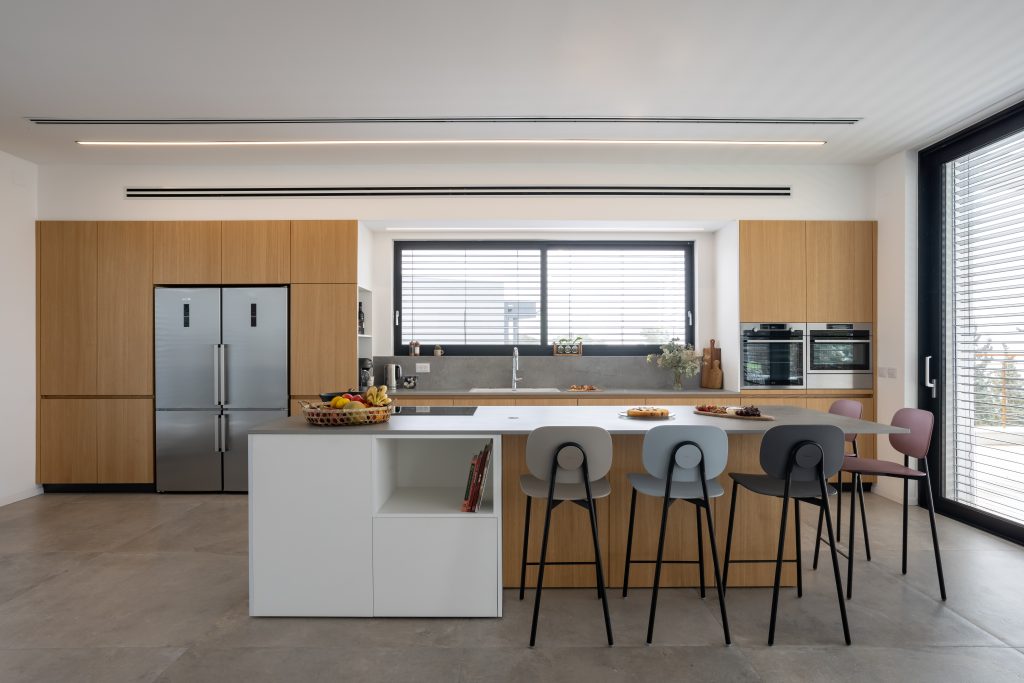 cozinha com perfil led luce lineare embutido no teo